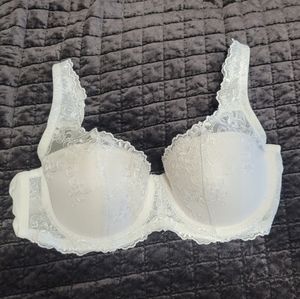 Ambrielle natural shaping balconette bra size 36D